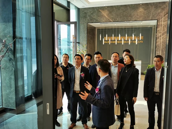 德斯莱斯高铁机场、中央电视台战略合作发布会:德斯莱斯共享模式赋能定制门窗中小企业战略转型 德斯莱斯高铁机场、中央电视台战略合作发布会:德斯莱斯共享模式赋能定制门窗中小企业战略转型