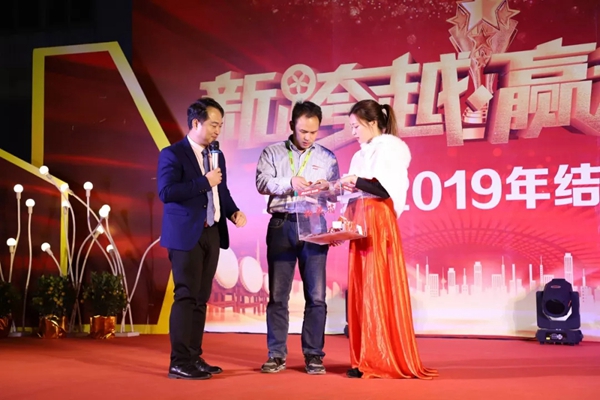 亚当斯2019年结晚会圆满成功:新跨越 赢未来 亚当斯2019年结晚会圆满成功:新跨越 赢未来