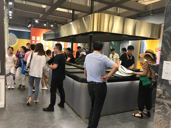 凡情艺术墙布：一起来了解2020年墙布行业发展趋吧