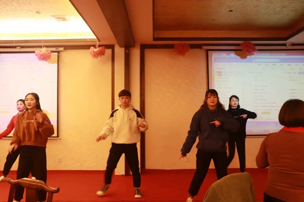 意盛豪庭墙布2019-2020年跨年晚会圆满结束
