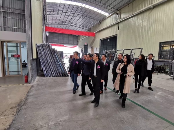 德斯莱斯高铁机场、中央电视台战略合作发布会:德斯莱斯共享模式赋能定制门窗中小企业战略转型 德斯莱斯高铁机场、中央电视台战略合作发布会:德斯莱斯共享模式赋能定制门窗中小企业战略转型