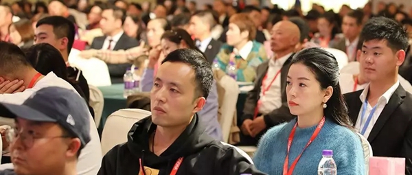 雅琪诺集团年度加盟商培训总结会议盛大召开