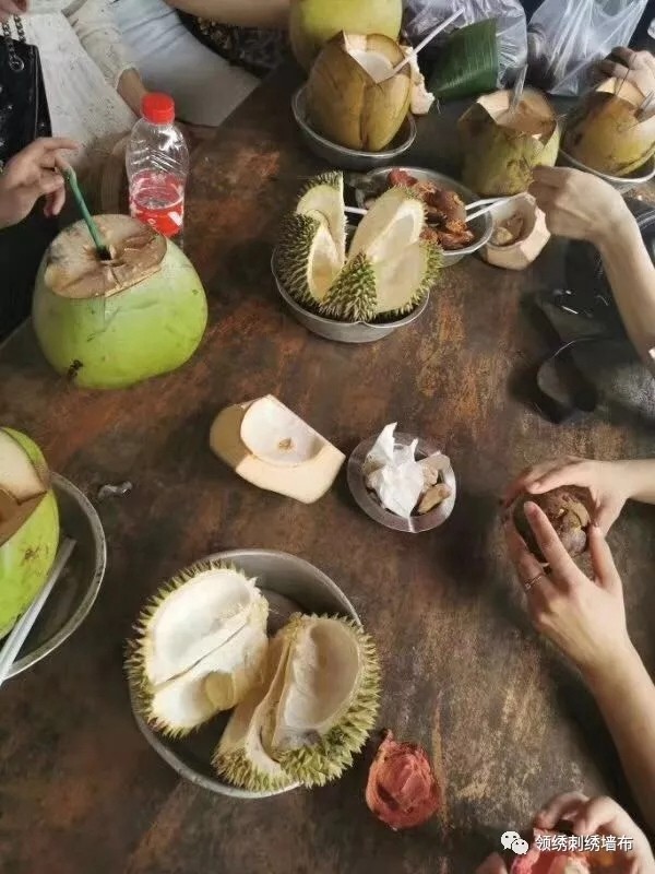 领绣墙布巴厘岛之行继续曝光