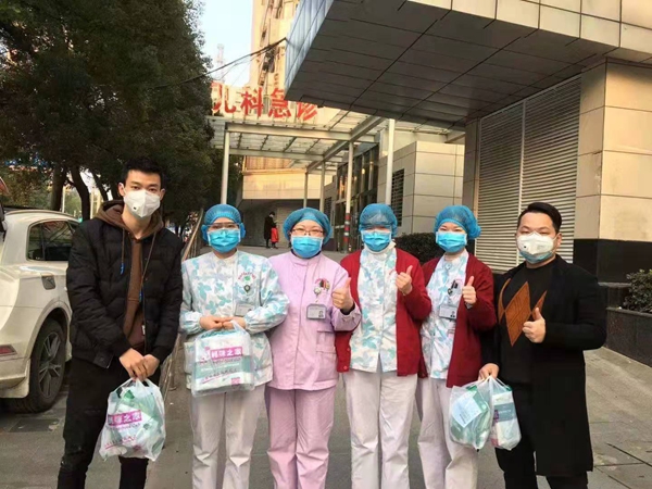 可罗雅墙布全体经销商自发募捐近10万元 深入一线“战疫”驰援