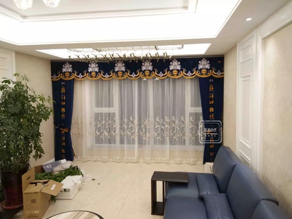 如鱼得水窗帘精品与您分享高档客厅的窗帘搭配方案