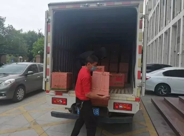 金亿世家门窗兴宁店向红十字会捐赠大批物资
