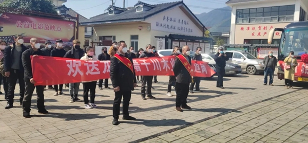千川木门积极响应“春风行动” 员工安全返岗暖心窝