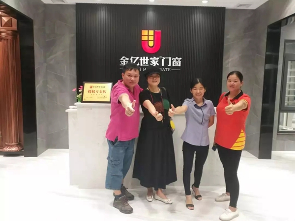 金亿世家门窗兴宁店向红十字会捐赠大批物资