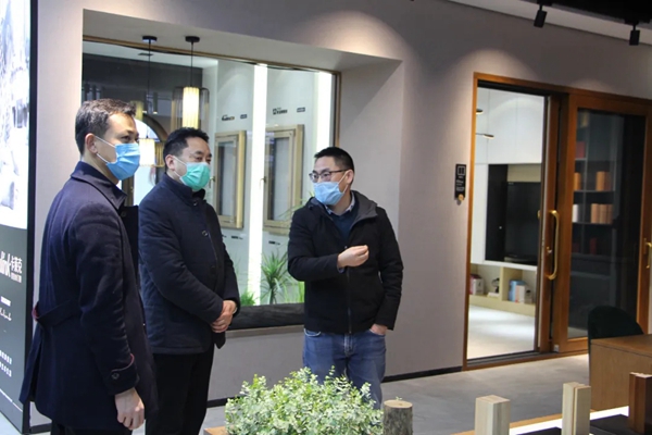 卡莱克铝包木门窗：芜湖市鸠江区人大主任张再保莅临总部慰问