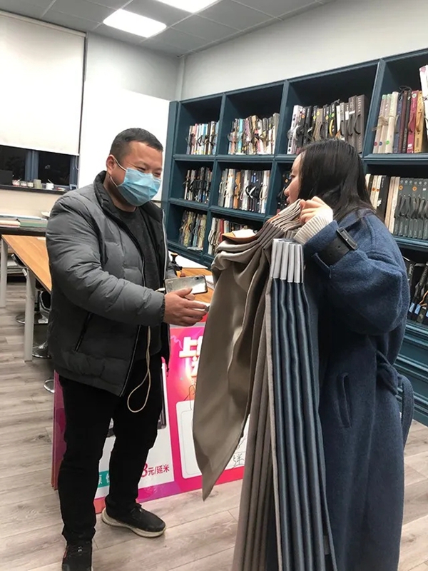 雅琪诺新营销赋能 首场直播购12W人在线