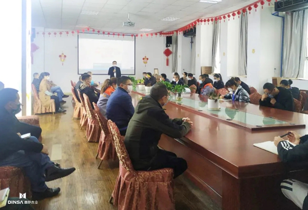 鼎萨木门营销中心举行2020“逆战”行动誓师大会