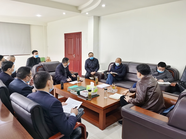 红安王映辉副县长率领行长们莅临千川木门湖北生产基地调研