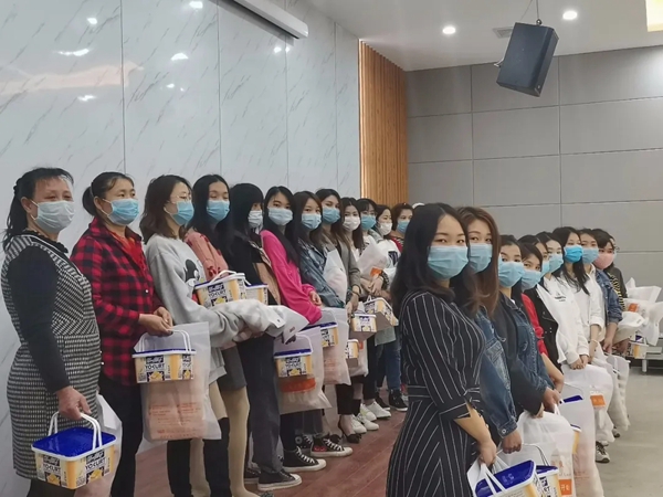 丽都门窗愿各位女神们节日快乐，永葆青春
