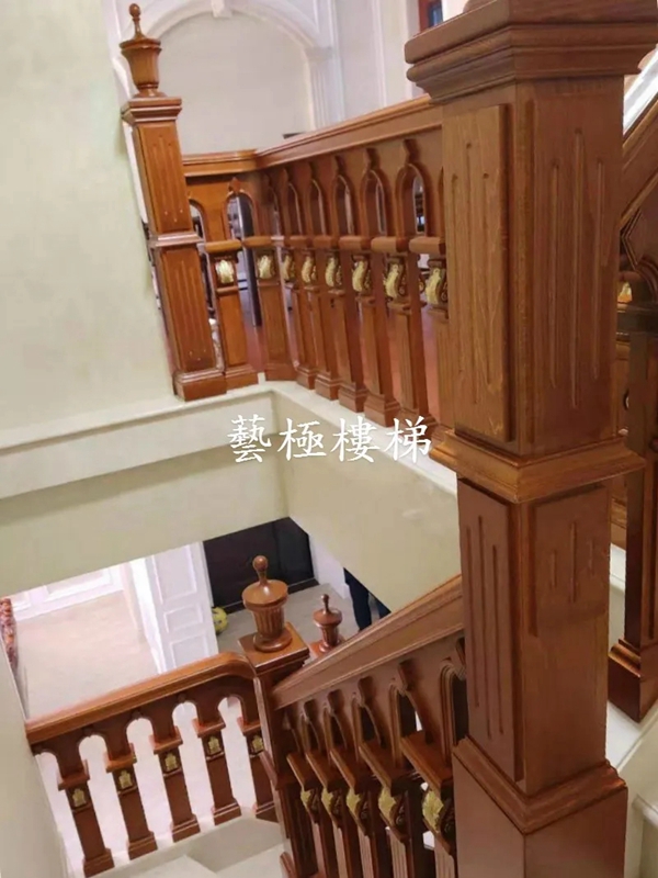 艺极楼梯：凯旋门系列楼梯 高贵霸气与浪漫优雅并存