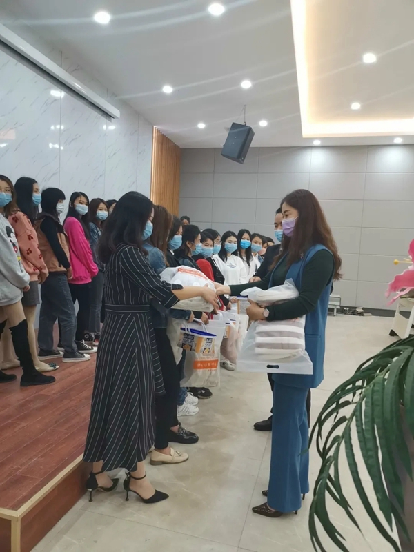 丽都门窗愿各位女神们节日快乐，永葆青春