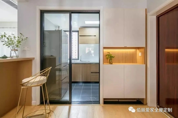 佰丽爱家全屋定制：怎么才能在进门见厅的情况下 把玄关和鞋柜设计好？