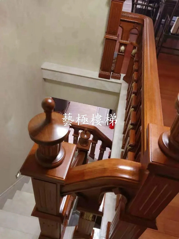 艺极楼梯：凯旋门系列楼梯 高贵霸气与浪漫优雅并存