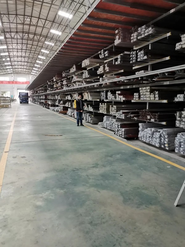 丽都门窗疫情当前防控复产两不误双促进，让员工上班更安心！