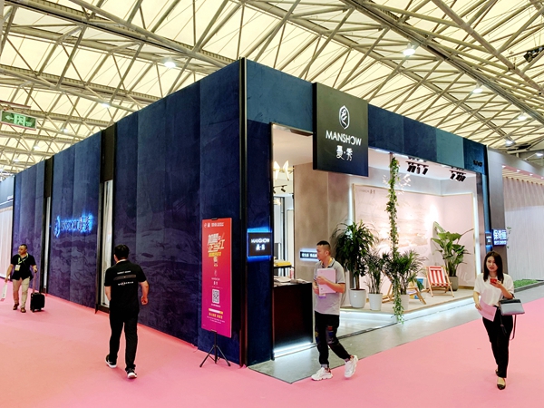 曼秀无缝墙布获2019-2020墙纸墙布大调查“高成长性品牌”