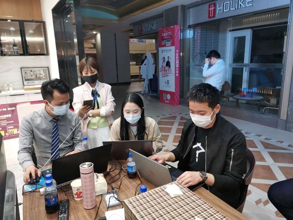 达斐丽全屋定制:成交1513单!“开工盛典”暨工厂直播抢购夜落下帷幕 达斐丽全屋定制:成交1513单!“开工盛典”暨工厂直播抢购夜落下帷幕