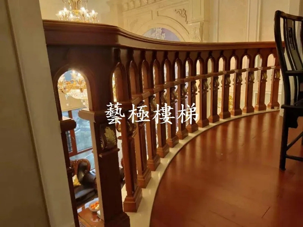 艺极楼梯：凯旋门系列楼梯 高贵霸气与浪漫优雅并存