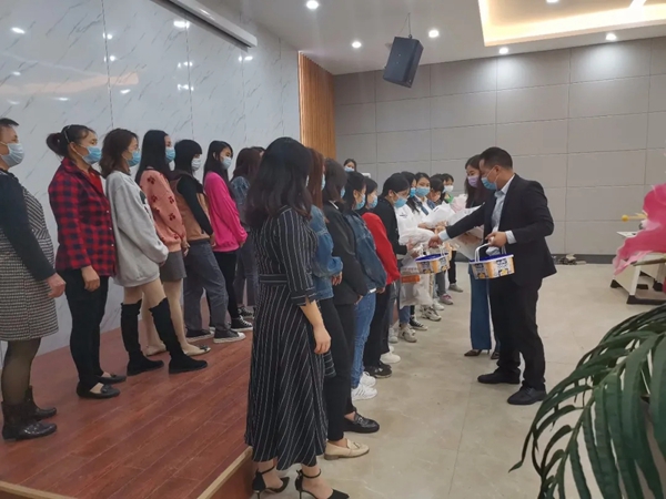 丽都门窗愿各位女神们节日快乐，永葆青春
