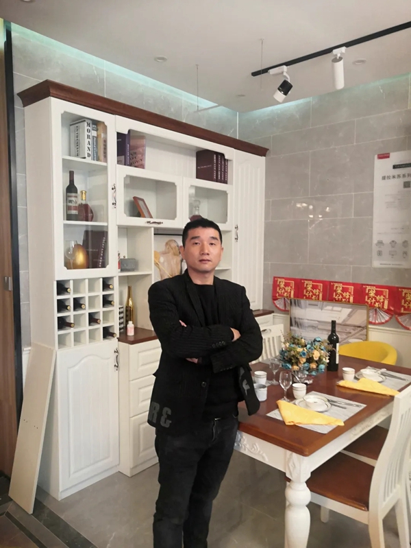 伊百丽全屋定制李总:选择伊百丽 坚信公司能够带着我们一起发展