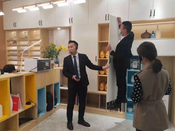 达斐丽全屋定制:成交1513单!“开工盛典”暨工厂直播抢购夜落下帷幕 达斐丽全屋定制:成交1513单!“开工盛典”暨工厂直播抢购夜落下帷幕