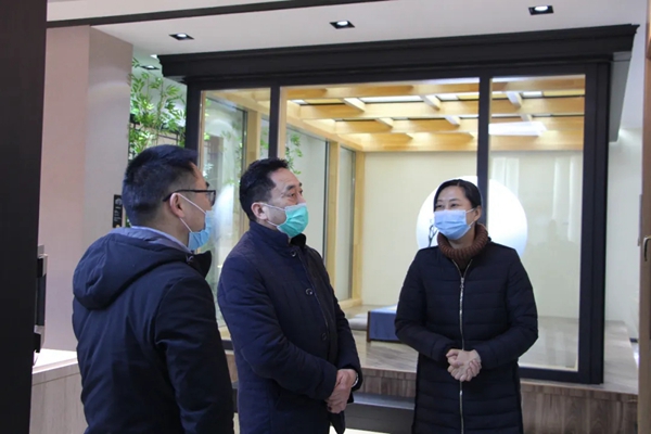 卡莱克铝包木门窗：芜湖市鸠江区人大主任张再保莅临总部慰问