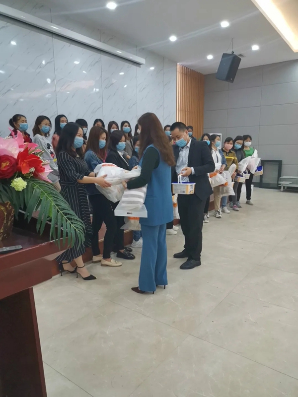 丽都门窗愿各位女神们节日快乐，永葆青春