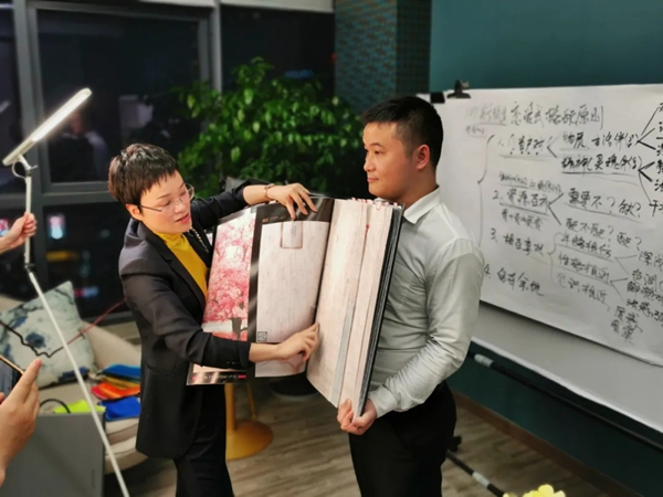 沃莱菲壁纸壁布:软装一姐蓝筱玉直播开讲 软装的恋爱式搭配原则