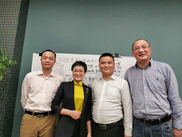 沃莱菲壁纸壁布:软装一姐蓝筱玉直播开讲 软装的恋爱式搭配原则