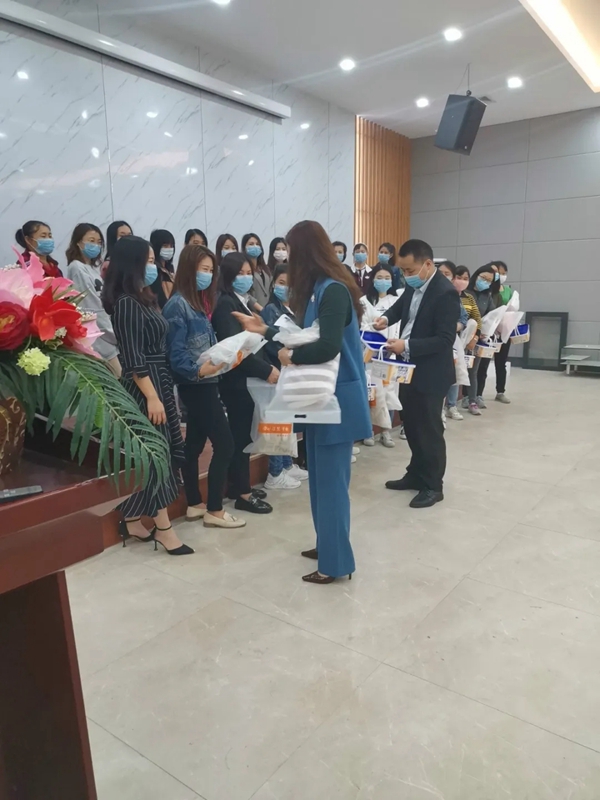 丽都门窗愿各位女神们节日快乐，永葆青春