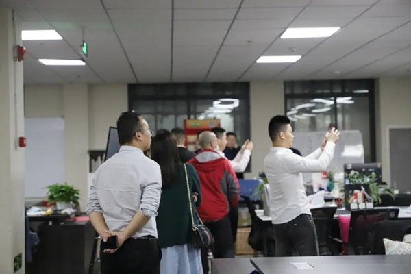 慕宸生活欢迎全国工商联家具装饰业商会张传喜会长,浙江省定制移门协会万小龙会长一行莅临参观指导