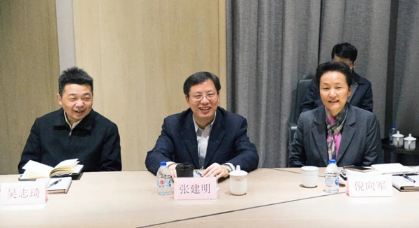 上海市经信委张建明、青浦区政府倪向军一行莅临书香门地慰问调研