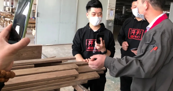 开开木门：直播走进工厂 揭秘生产流程