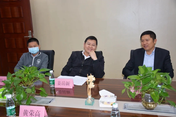 荣高门窗迎接区、镇政府领导莅临慰问走访 助力复工复产