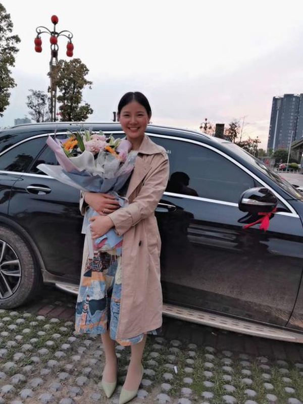 王力快干全智能晾衣机:女神加盟王力快干13个月喜提奔驰