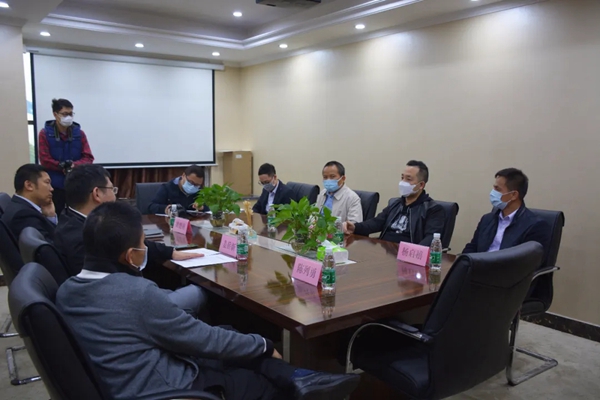荣高门窗迎接区、镇政府领导莅临慰问走访 助力复工复产