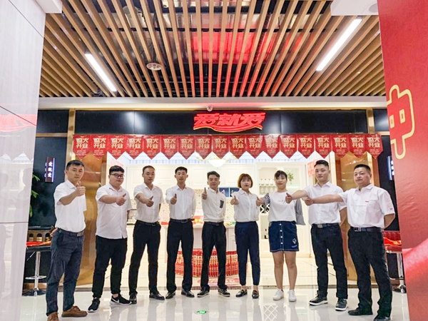 明星经销商 | 爱就爱全屋定制闫磊锋：服务永无止境
