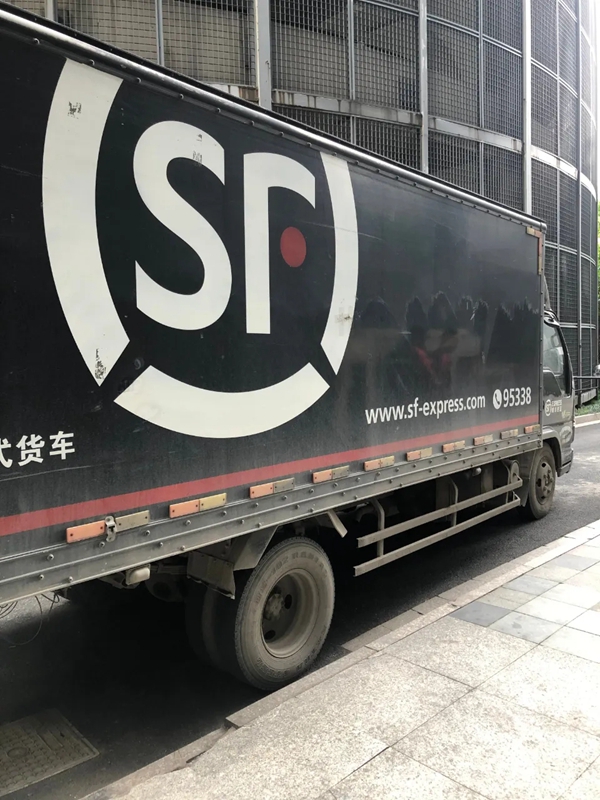 吉麻良丝汉麻无缝墙布：助力抗疫 为爱前行