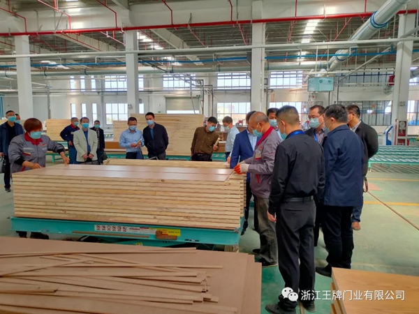 世纪王牌木门迎接浙江省、市各领导莅临考察指导工作