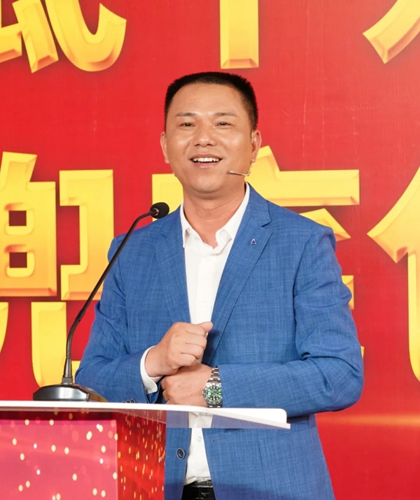 巴德士漆狂纳新经销商300+ 携手打造核心竞争力