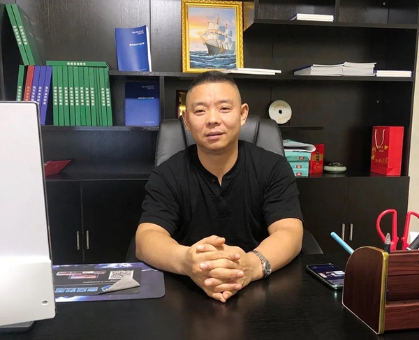 巴德士仿石艺术漆海南千万级经销商刘云：大牌护航，创业不难！