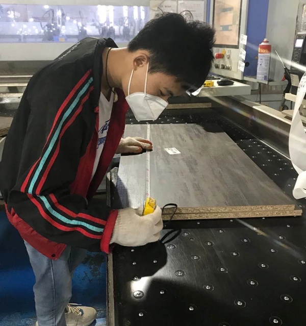 劳卡全屋定制:一个开料电子锯主操手的“武功秘诀”