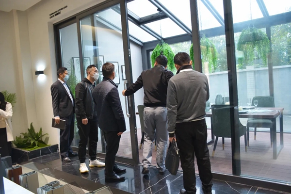 荣高门窗迎接区、镇政府领导莅临慰问走访 助力复工复产