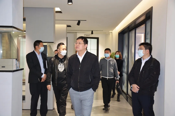 荣高门窗迎接区、镇政府领导莅临慰问走访 助力复工复产
