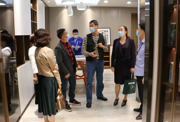 天湘板业迎接白云区个体私营企业协会前来探访