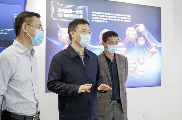 玛格全屋定制迎接重庆发展局罗清泉局长、巴南区何友生区长莅临指导