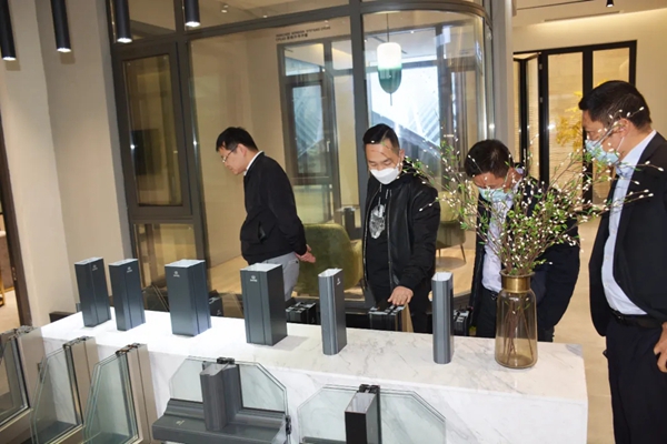 荣高门窗迎接区、镇政府领导莅临慰问走访 助力复工复产